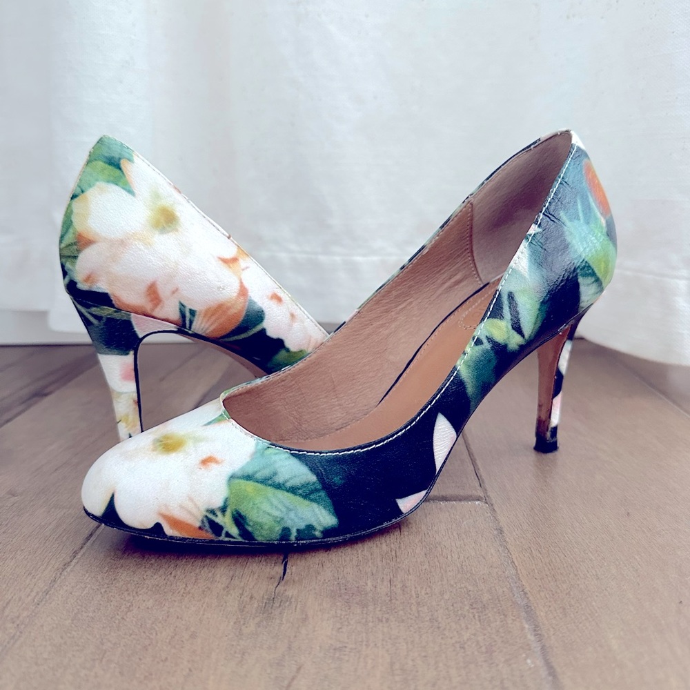 Corso Como Webster Leather Floral Round Toe Pump Size 7.5